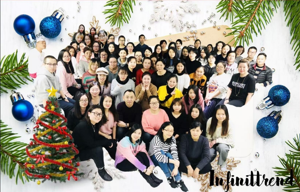 自然风景图片，展示山脉和湖泊